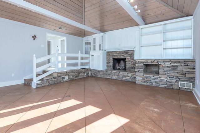 500 COLONIAL RD, Memphis, TN 38117