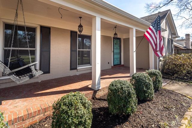 500 COLONIAL RD, Memphis, TN 38117