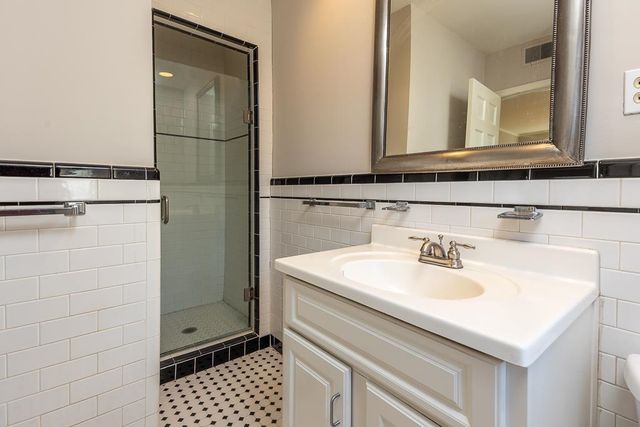 500 COLONIAL RD, Memphis, TN 38117