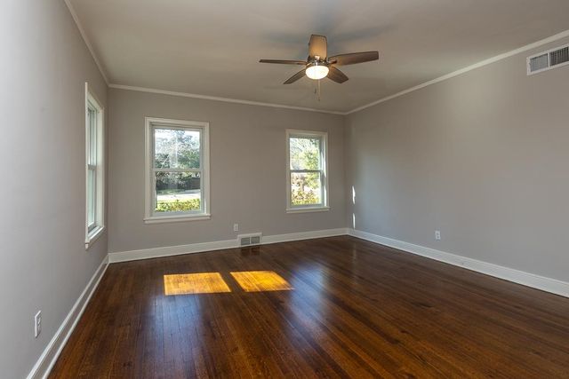 500 COLONIAL RD, Memphis, TN 38117