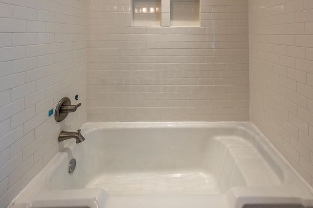 500 COLONIAL RD, Memphis, TN 38117