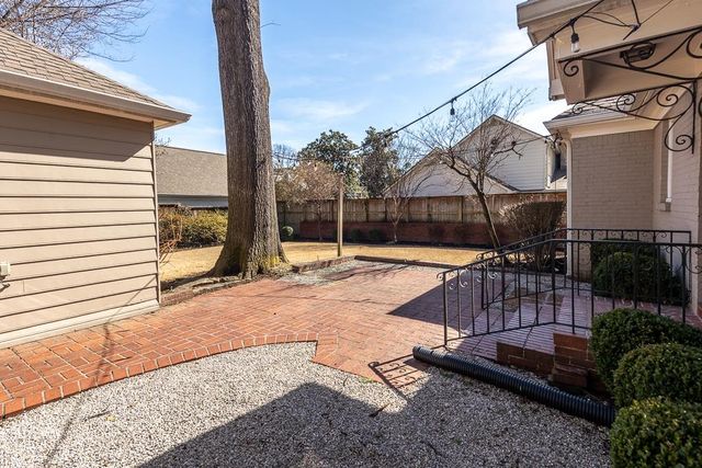 500 COLONIAL RD, Memphis, TN 38117