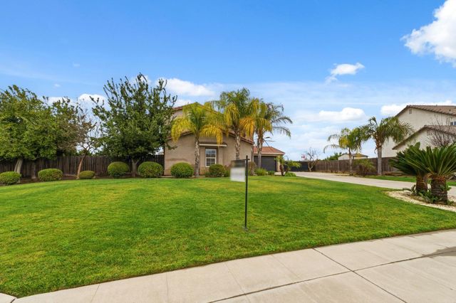 745 E Esraelian Ave, Fowler, CA 93625