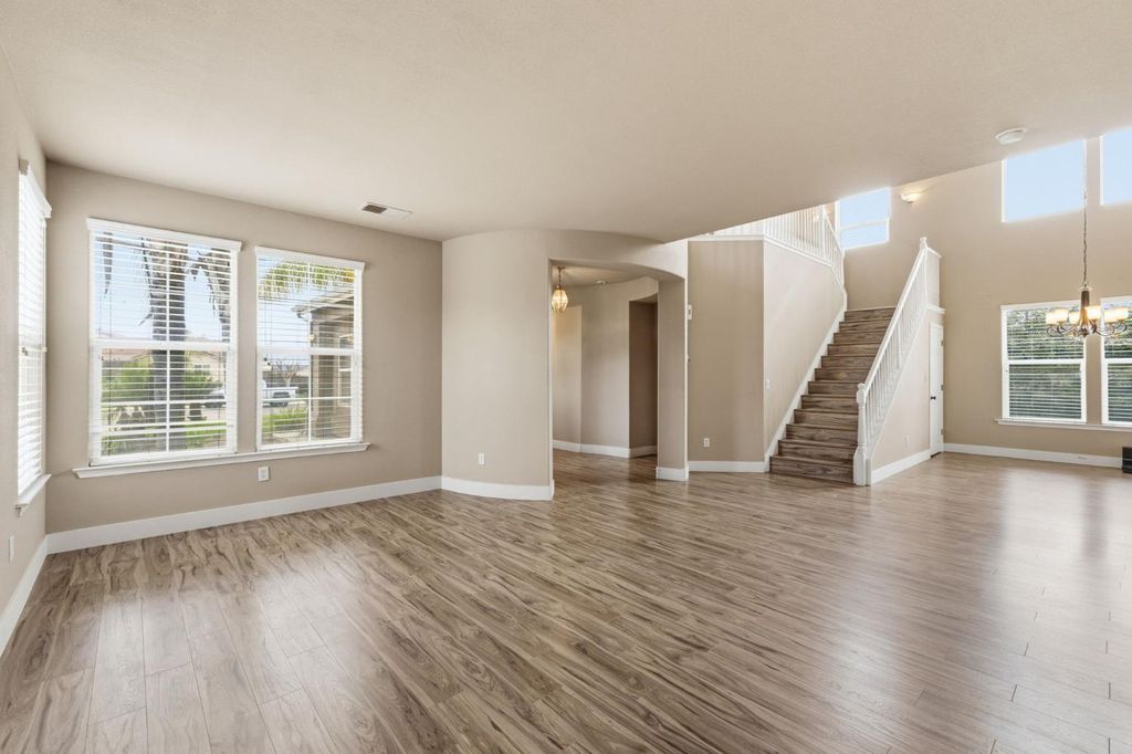 Image 12 of property listing at 745 E Esraelian Ave, Fowler, CA 93625