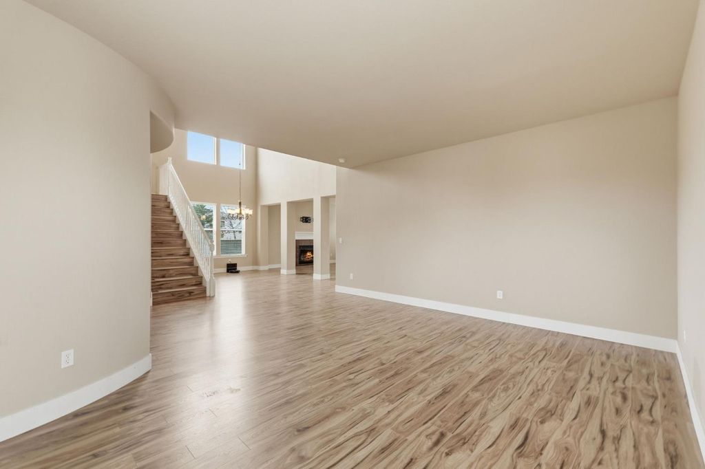 Image 15 of property listing at 745 E Esraelian Ave, Fowler, CA 93625