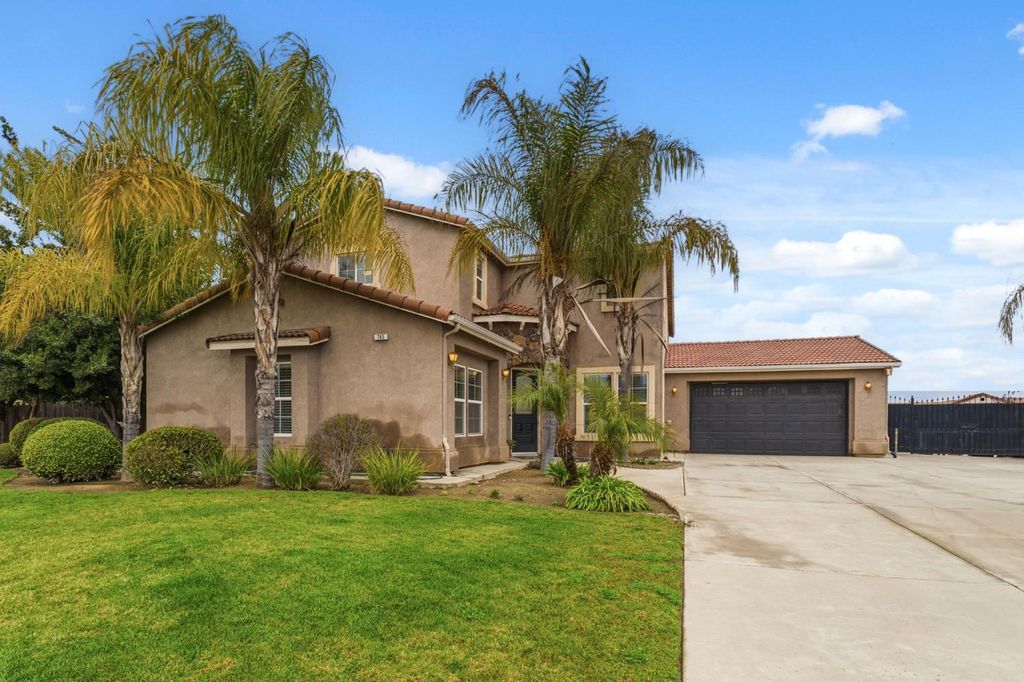 Image 2 of property listing at 745 E Esraelian Ave, Fowler, CA 93625