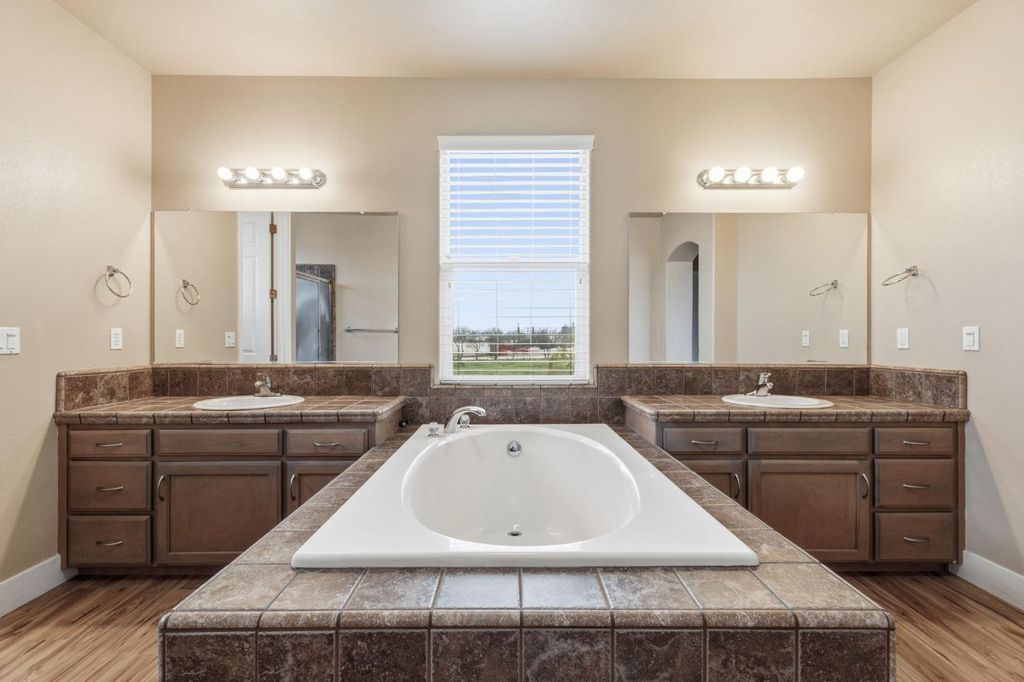 Image 27 of property listing at 745 E Esraelian Ave, Fowler, CA 93625