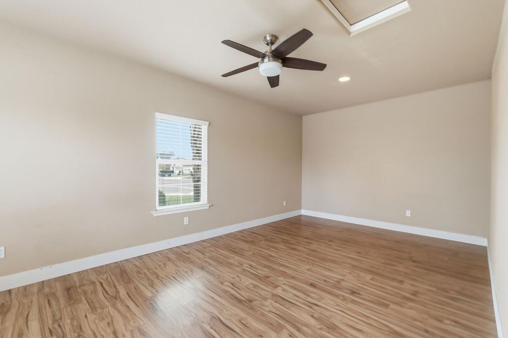 Image 35 of property listing at 745 E Esraelian Ave, Fowler, CA 93625