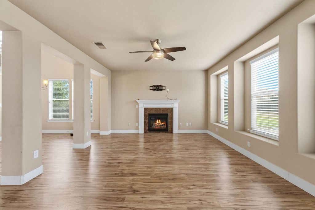 Image 9 of property listing at 745 E Esraelian Ave, Fowler, CA 93625