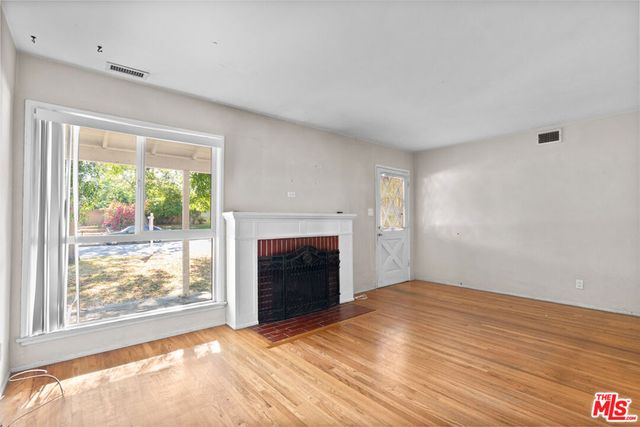 10309 Mcvine Avenue, Sunland, CA 91040