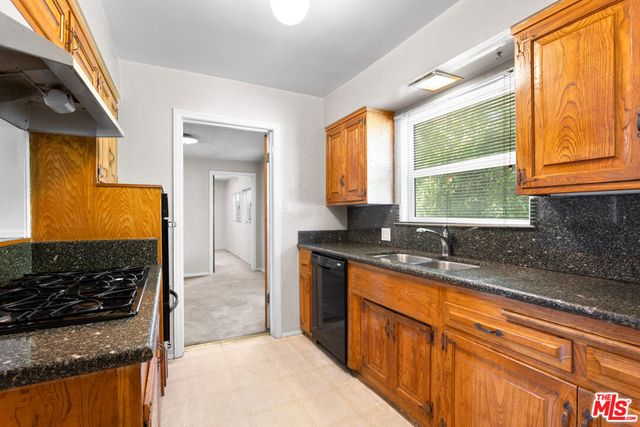 10309 Mcvine Avenue, Sunland, CA 91040