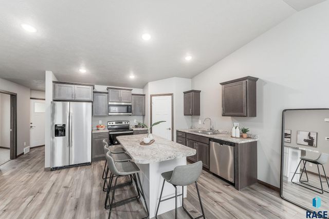 1601 N Tina Dr Drive, Sioux Falls, SD 57110