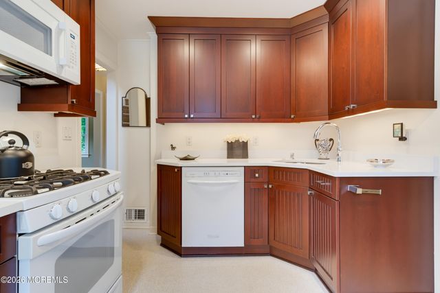 456 Brookside Avenue, Oakhurst, NJ 07755