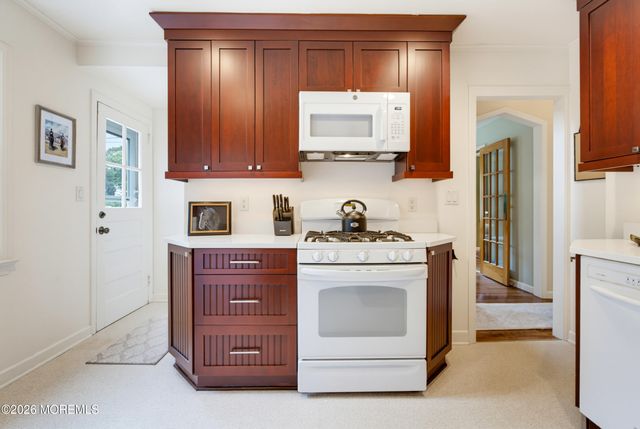 456 Brookside Avenue, Oakhurst, NJ 07755