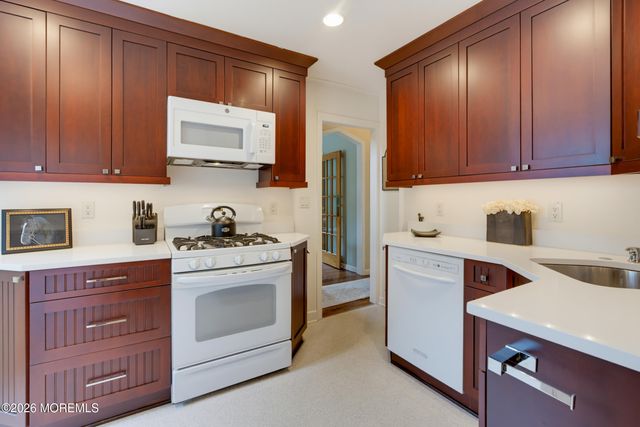 456 Brookside Avenue, Oakhurst, NJ 07755