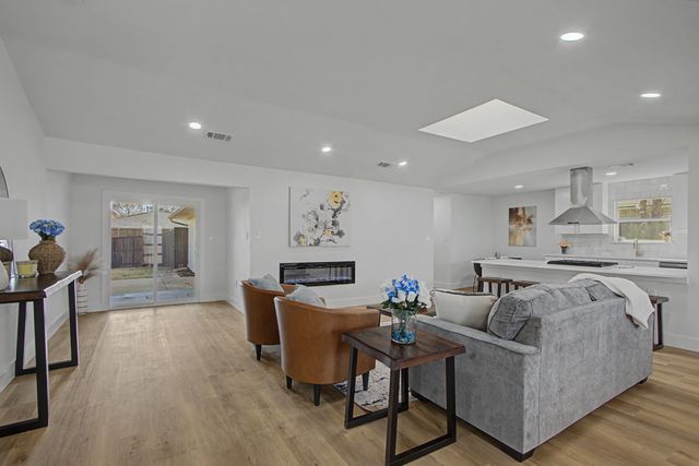 309 Woodcrest Drive, Richardson, TX 75080