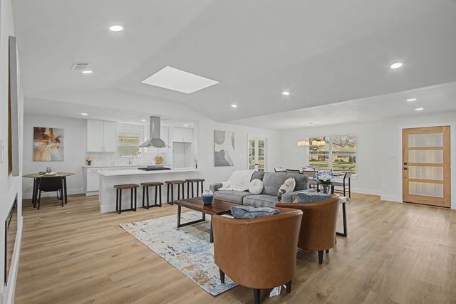 309 Woodcrest Drive, Richardson, TX 75080