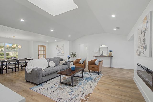 309 Woodcrest Drive, Richardson, TX 75080