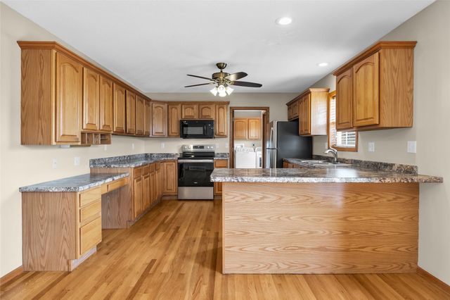 755 Deerfield Ddr, Marion, IA 52302