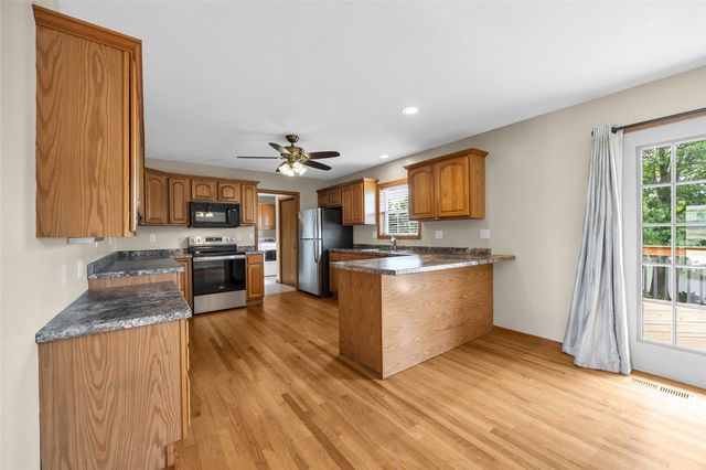 755 Deerfield Ddr, Marion, IA 52302