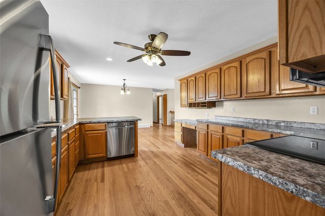 755 Deerfield Ddr, Marion, IA 52302