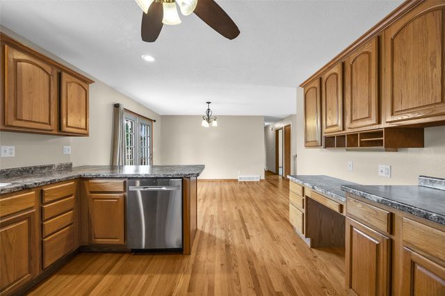 755 Deerfield Ddr, Marion, IA 52302