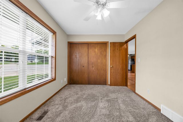 755 Deerfield Ddr, Marion, IA 52302