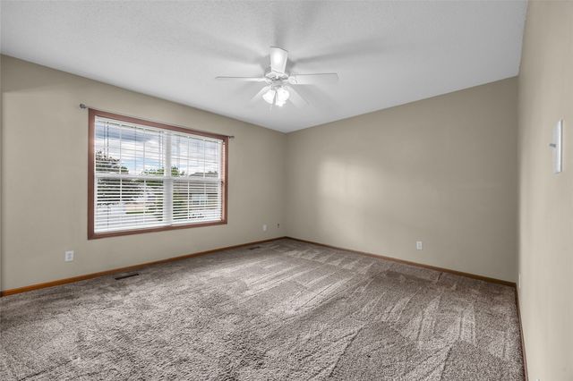 755 Deerfield Ddr, Marion, IA 52302