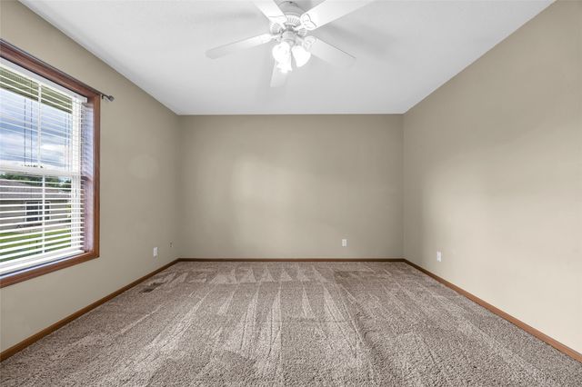 755 Deerfield Ddr, Marion, IA 52302