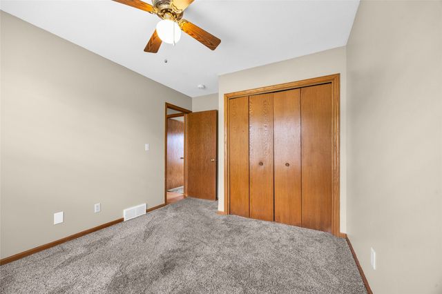 755 Deerfield Ddr, Marion, IA 52302