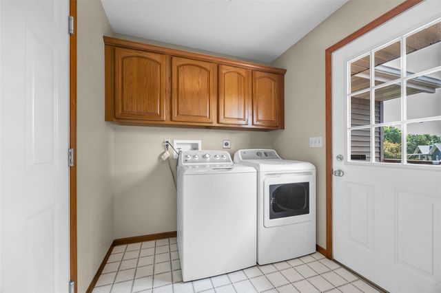 755 Deerfield Ddr, Marion, IA 52302