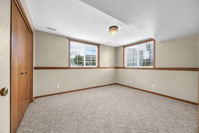 755 Deerfield Ddr, Marion, IA 52302