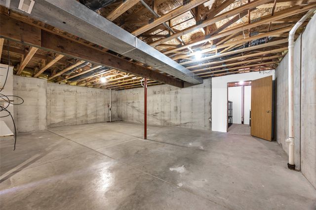 755 Deerfield Ddr, Marion, IA 52302