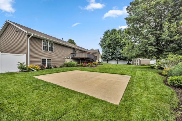 755 Deerfield Ddr, Marion, IA 52302