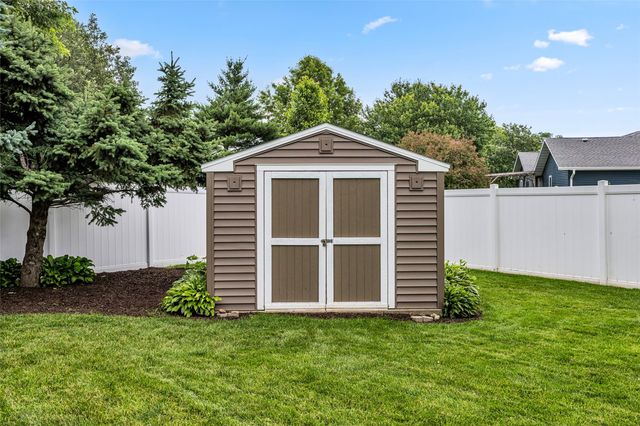 755 Deerfield Ddr, Marion, IA 52302
