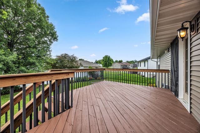 755 Deerfield Ddr, Marion, IA 52302