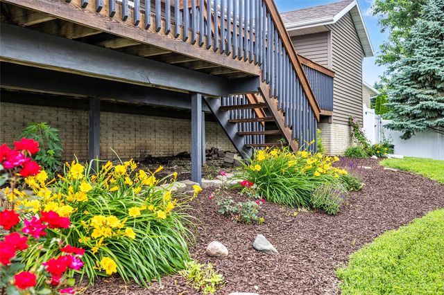 755 Deerfield Ddr, Marion, IA 52302