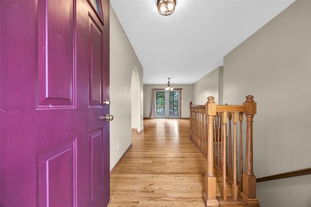 755 Deerfield Ddr, Marion, IA 52302