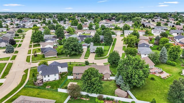 755 Deerfield Ddr, Marion, IA 52302
