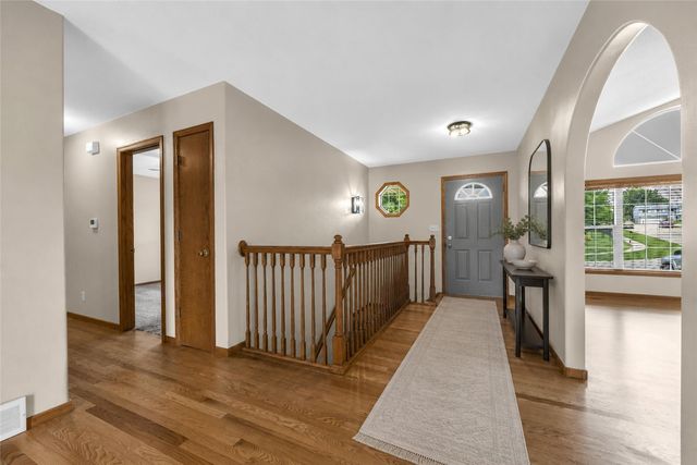 755 Deerfield Ddr, Marion, IA 52302