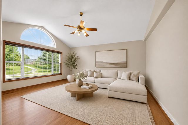 755 Deerfield Ddr, Marion, IA 52302