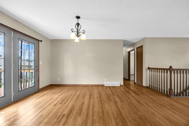 755 Deerfield Ddr, Marion, IA 52302