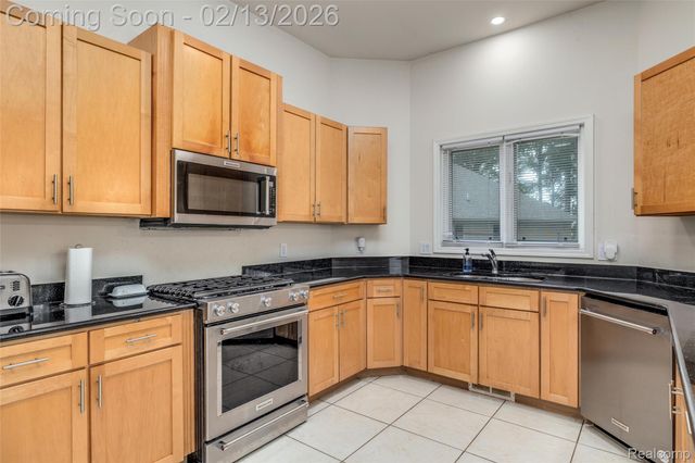 52041 Loon Court, Shelby Charter Township, MI 48315