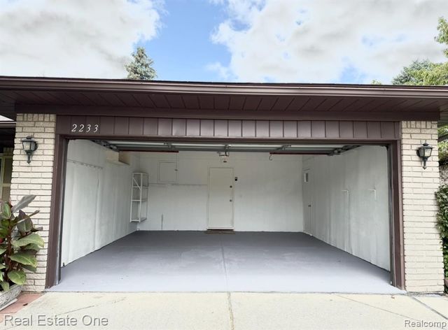 2233 Mellowood Drive, Sterling Heights, MI 48310