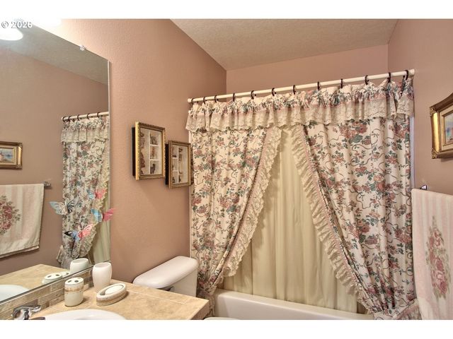 8638 Ne ADLINGTON St, Hillsboro, OR 97006