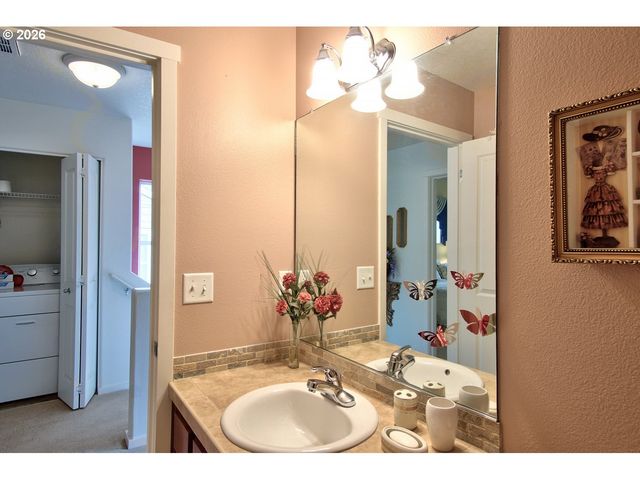 8638 Ne ADLINGTON St, Hillsboro, OR 97006