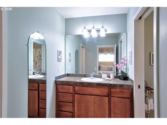 8638 Ne ADLINGTON St, Hillsboro, OR 97006