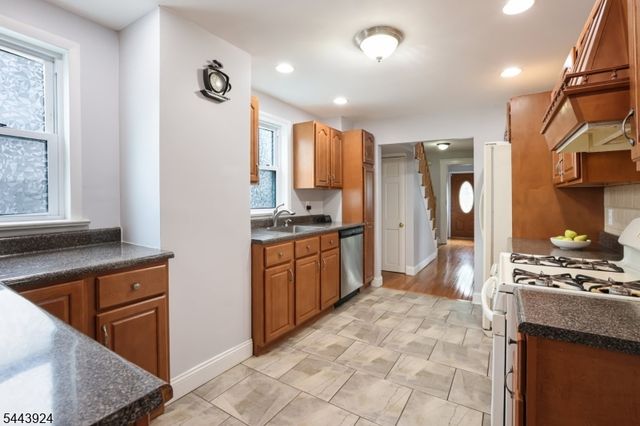 21 Birch St, West Orange Twp., NJ 07052
