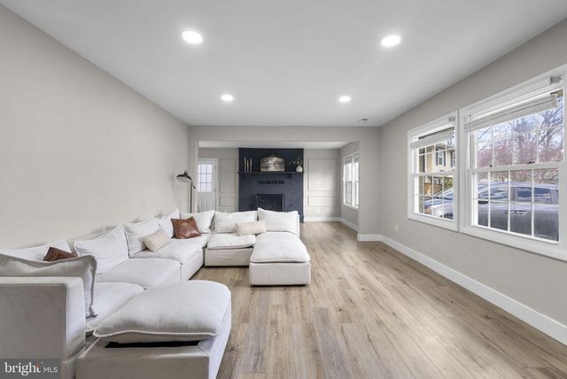 200 CHARMUTH CT, Waldorf, MD 20602