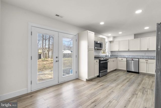 200 CHARMUTH CT, Waldorf, MD 20602